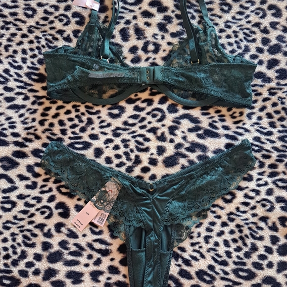 VS Lingerie Set (36B, M) New - Picture 2 of 3